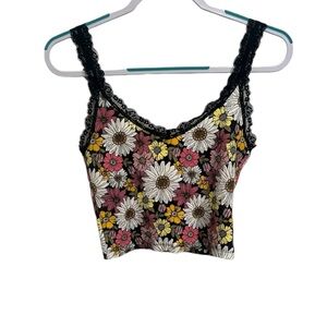 Floral lace fall crop tank.